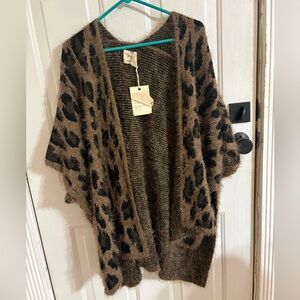 Chic Leopard Print Open Front Poncho
